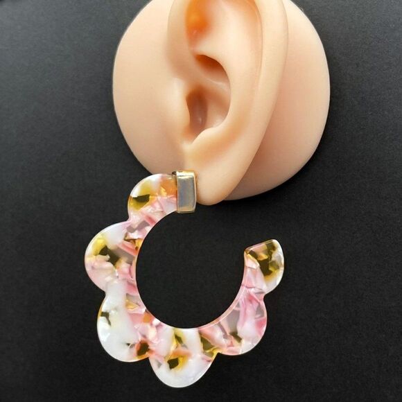 Yellow Gold with Gold and Pink Swirl Acrylic Scallop Hoop Post Back Earrings - Picture 9 of 10
